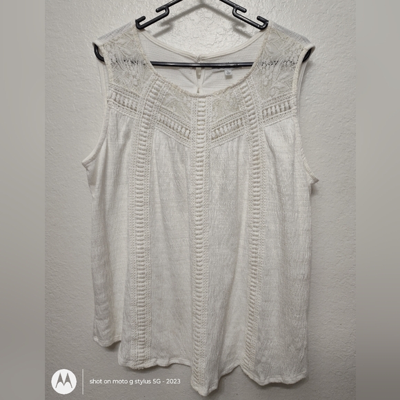 White Women's Sleeveless Top - Picture 2 of 8